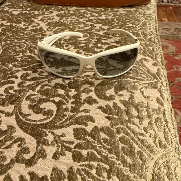 Vintage Chanel sunglasses in good condition- white - Picture 1 of 11